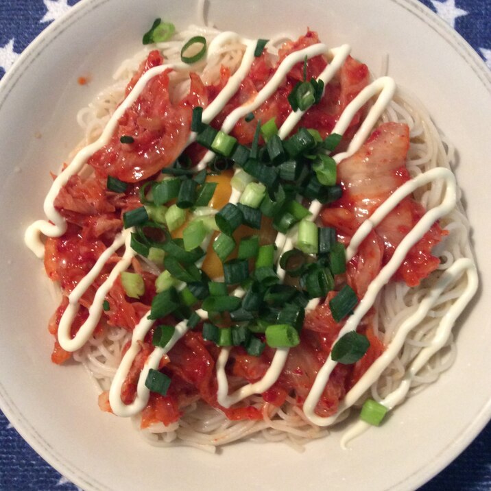 夏は冷やしで♪釜玉キムマヨそうめん